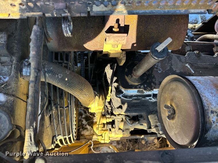 image for item LK9770 1992 Caterpillar  D4C LGP Series II dozer