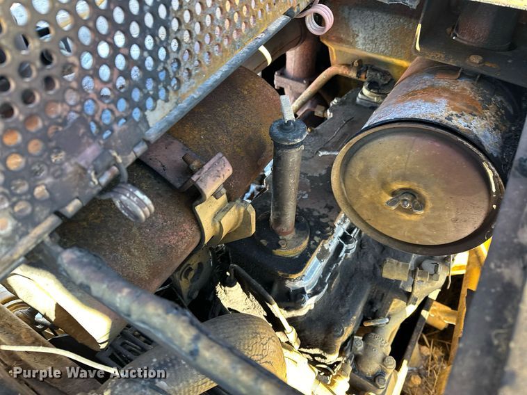 image for item LK9770 1992 Caterpillar  D4C LGP Series II dozer