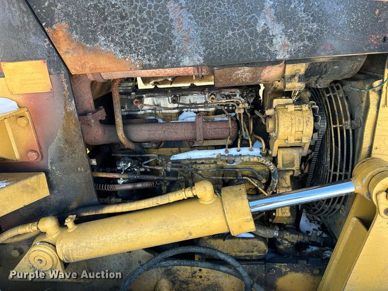 image for item LK9770 1992 Caterpillar  D4C LGP Series II dozer