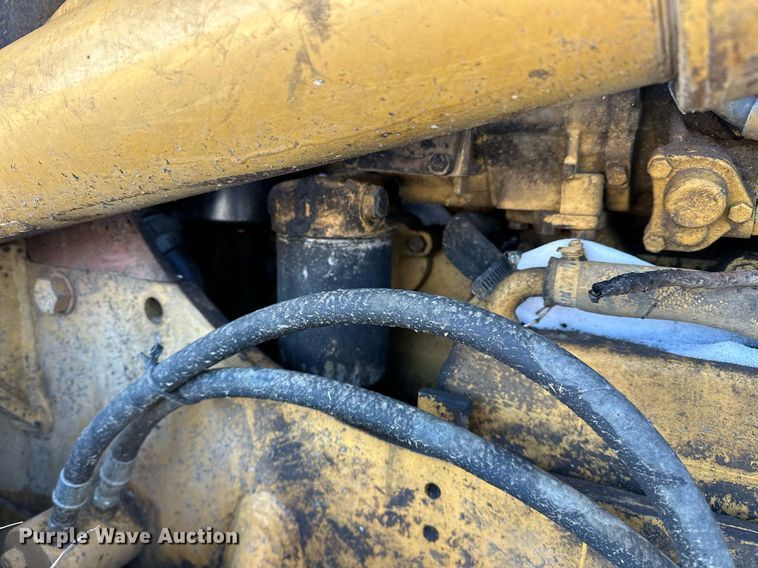 image for item LK9770 1992 Caterpillar  D4C LGP Series II dozer