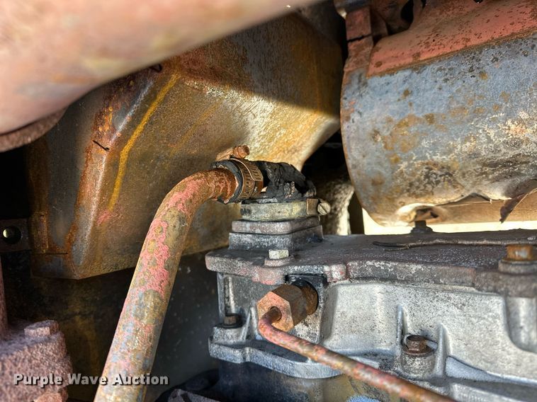 image for item LK9770 1992 Caterpillar  D4C LGP Series II dozer