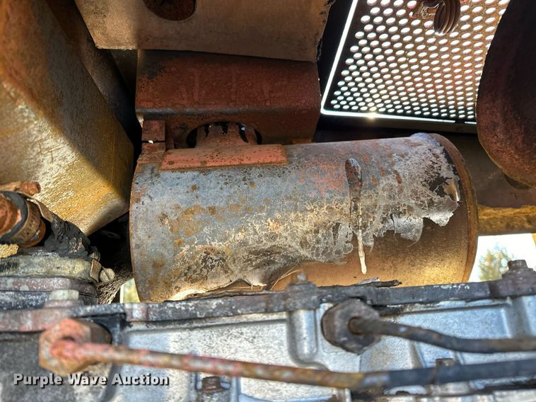 image for item LK9770 1992 Caterpillar  D4C LGP Series II dozer