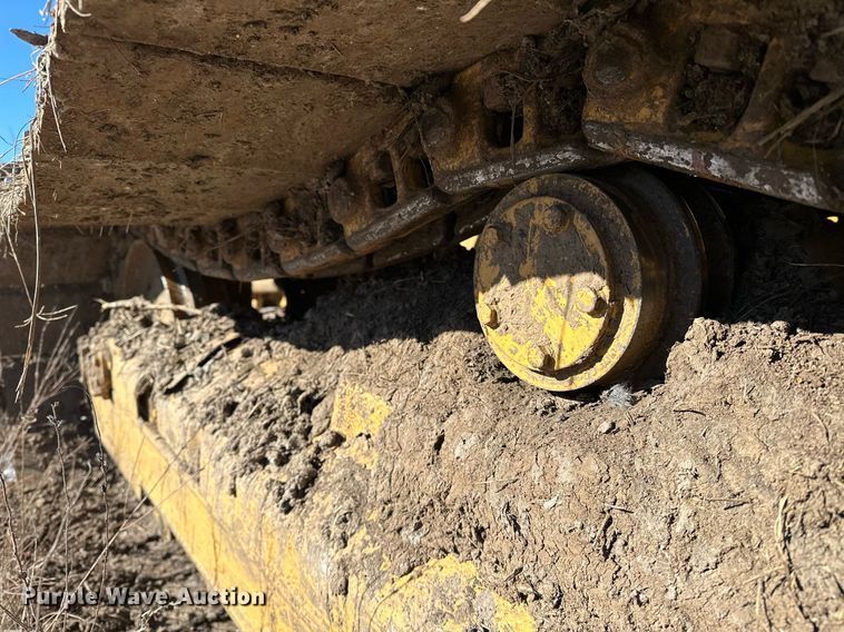 image for item LK9770 1992 Caterpillar  D4C LGP Series II dozer