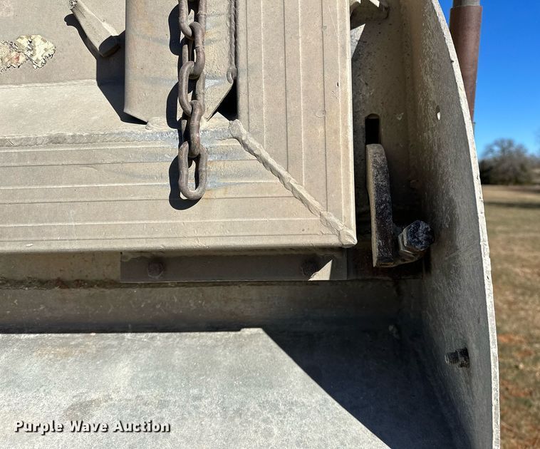 image for item LK9771 2003 Travis end dump trailer