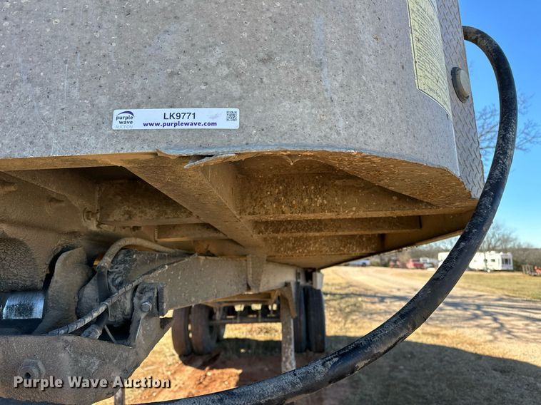 image for item LK9771 2003 Travis end dump trailer