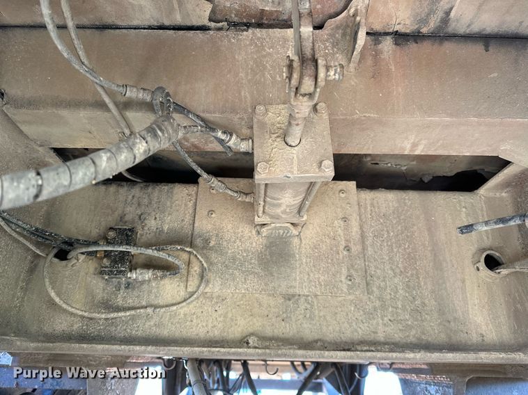 image for item LK9771 2003 Travis end dump trailer