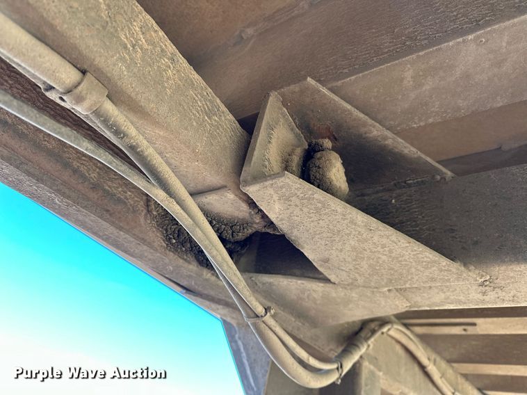 image for item LK9771 2003 Travis end dump trailer