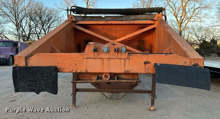 image for item LK9772 1985 Clement  bottom dump trailer