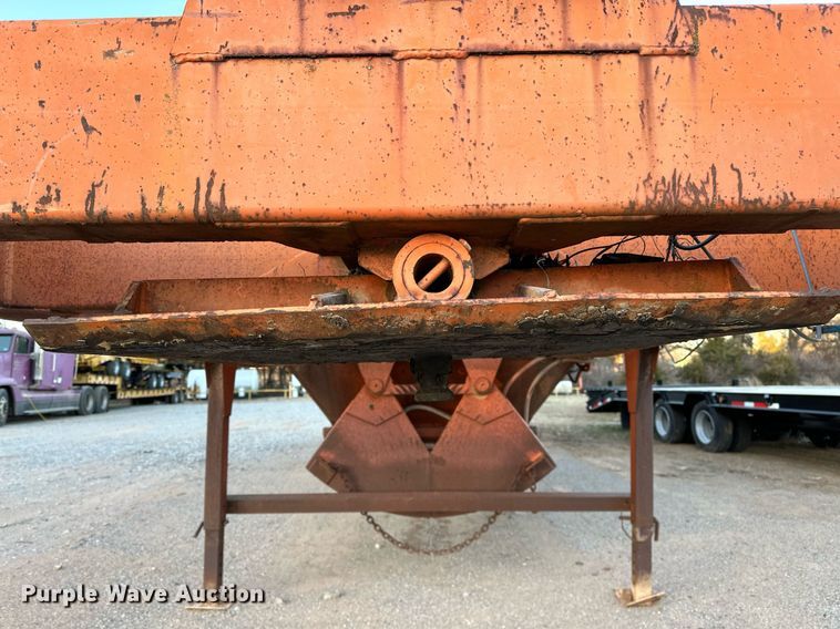 image for item LK9772 1985 Clement  bottom dump trailer