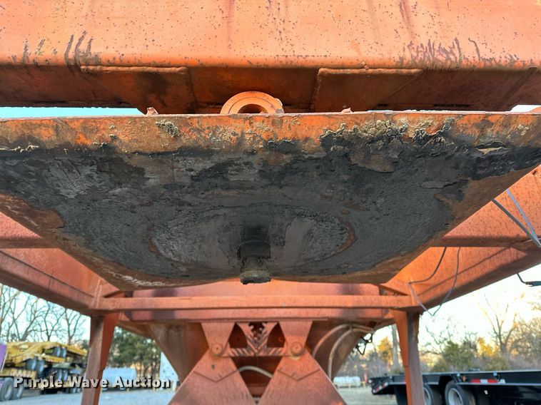 image for item LK9772 1985 Clement  bottom dump trailer