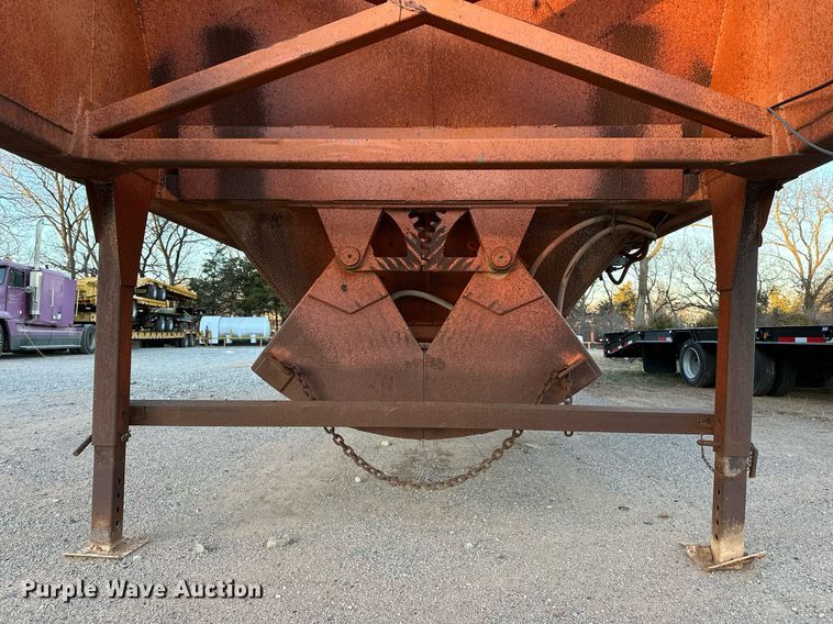 image for item LK9772 1985 Clement  bottom dump trailer