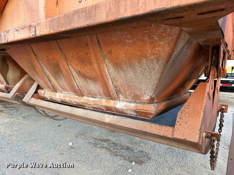 image for item LK9772 1985 Clement  bottom dump trailer