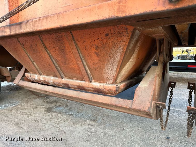 image for item LK9772 1985 Clement  bottom dump trailer