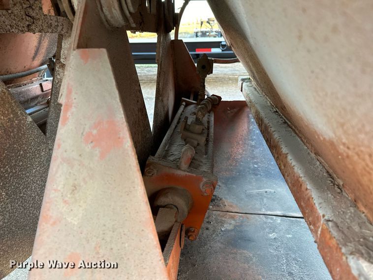 image for item LK9772 1985 Clement  bottom dump trailer