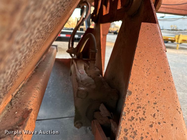 image for item LK9772 1985 Clement  bottom dump trailer