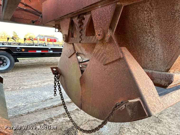 image for item LK9772 1985 Clement  bottom dump trailer