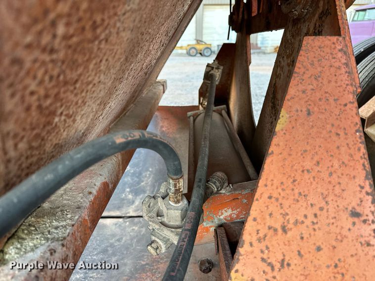 image for item LK9772 1985 Clement  bottom dump trailer