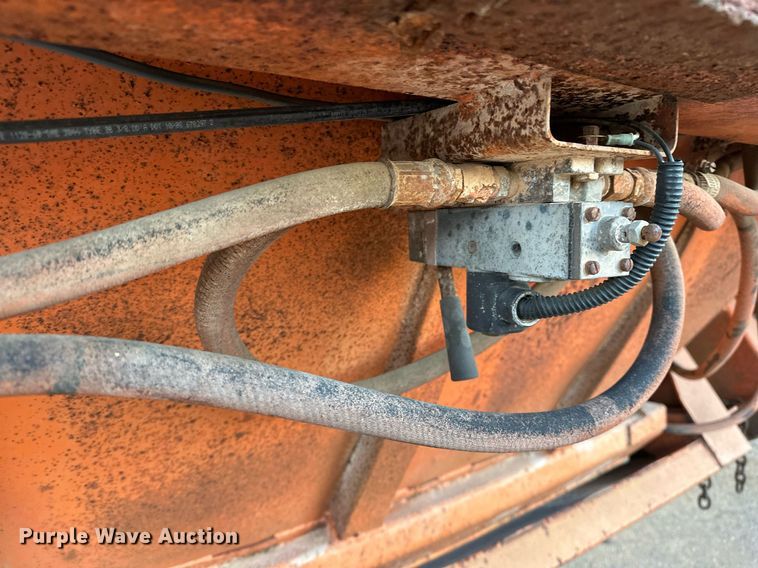 image for item LK9772 1985 Clement  bottom dump trailer