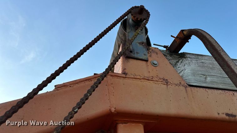 image for item LK9772 1985 Clement  bottom dump trailer