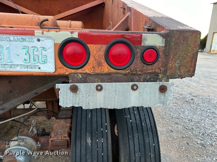 image for item LK9772 1985 Clement  bottom dump trailer