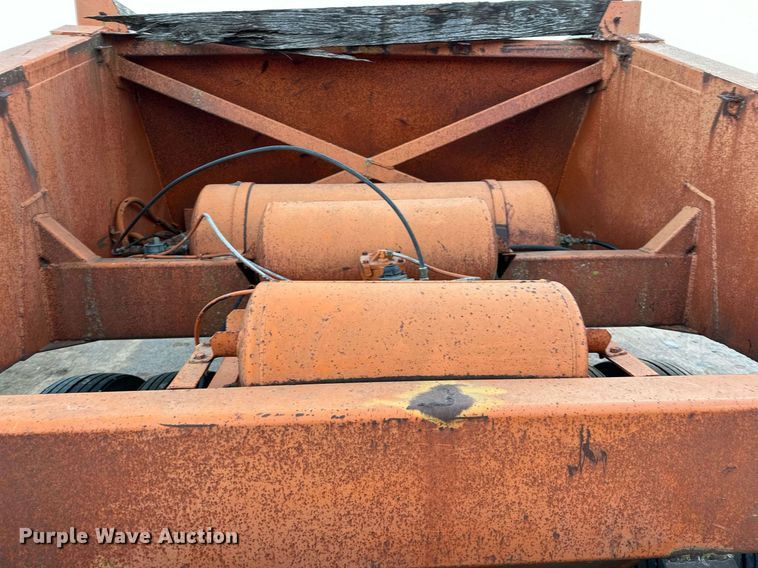 image for item LK9772 1985 Clement  bottom dump trailer