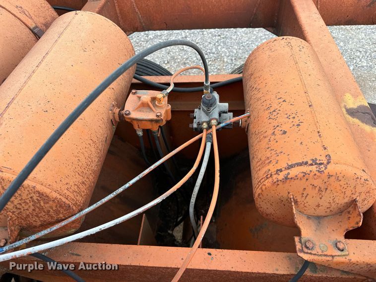 image for item LK9772 1985 Clement  bottom dump trailer