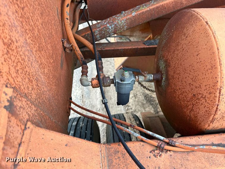 image for item LK9772 1985 Clement  bottom dump trailer