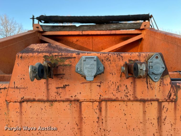 image for item LK9772 1985 Clement  bottom dump trailer
