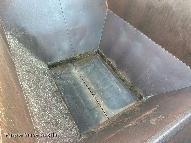 image for item LK9772 1985 Clement  bottom dump trailer