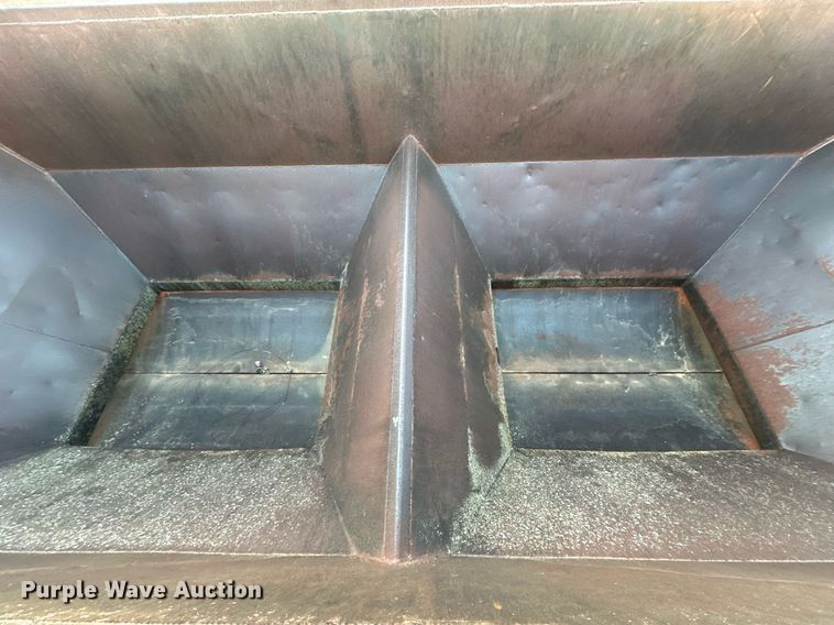 image for item LK9772 1985 Clement  bottom dump trailer