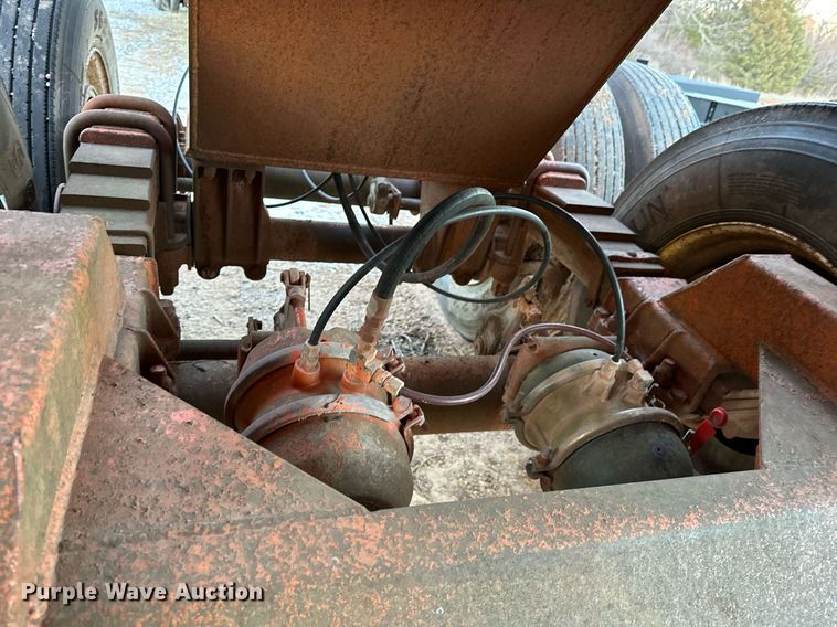 image for item LK9772 1985 Clement  bottom dump trailer