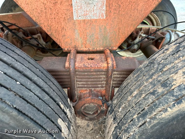 image for item LK9772 1985 Clement  bottom dump trailer