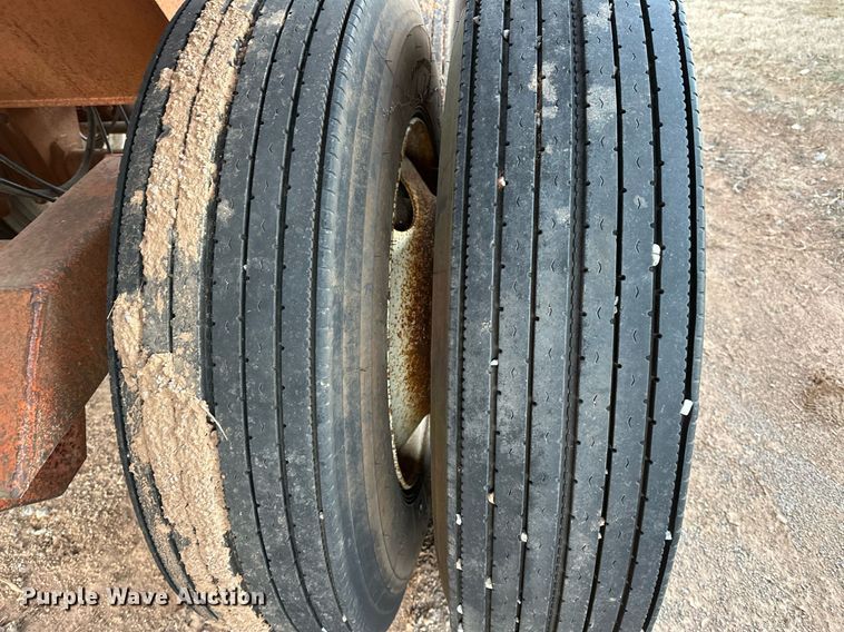 image for item LK9772 1985 Clement  bottom dump trailer