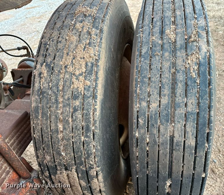 image for item LK9772 1985 Clement  bottom dump trailer