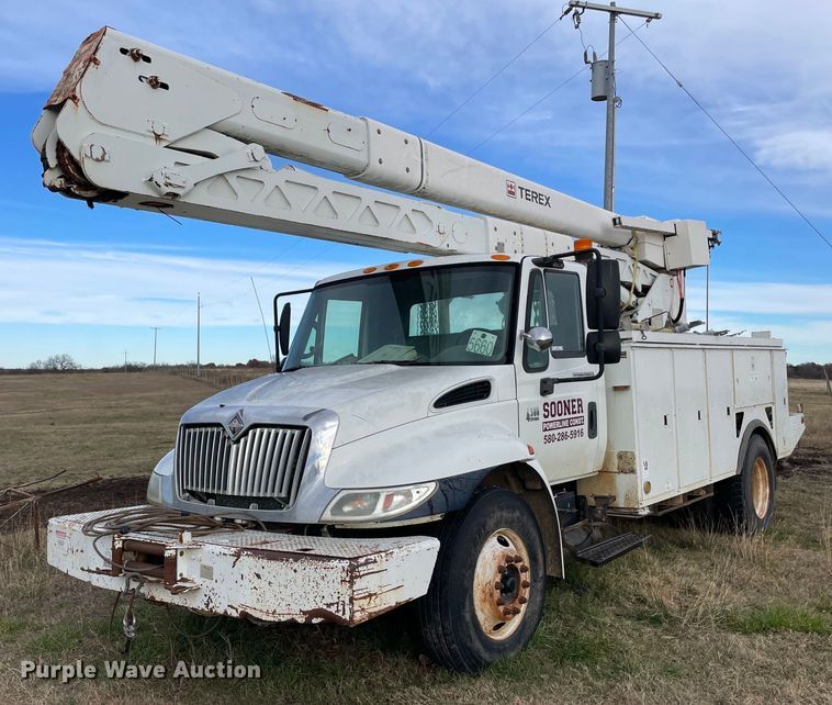 image for item LV9218 2006 International 4300 bucket truck