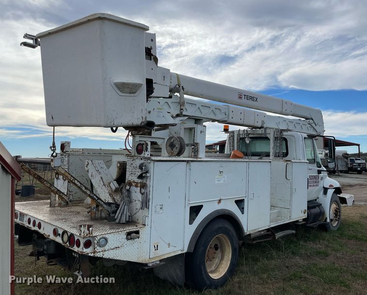 image for item LV9218 2006 International 4300 bucket truck
