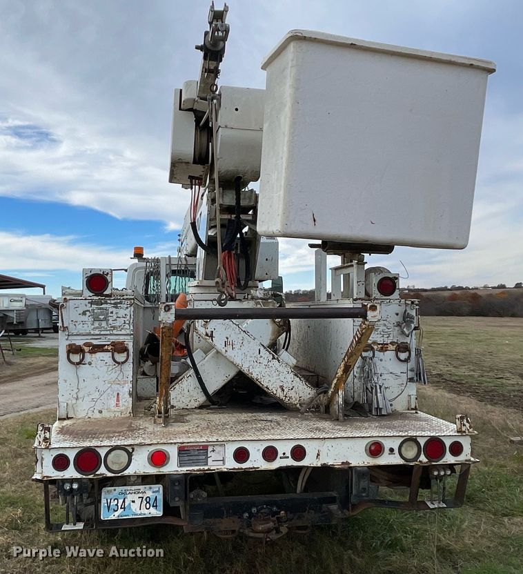 image for item LV9218 2006 International 4300 bucket truck