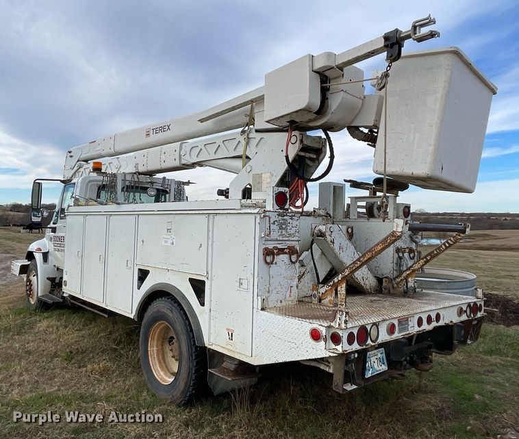 image for item LV9218 2006 International 4300 bucket truck
