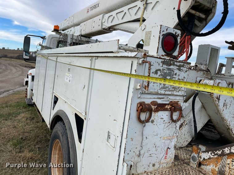 image for item LV9218 2006 International 4300 bucket truck