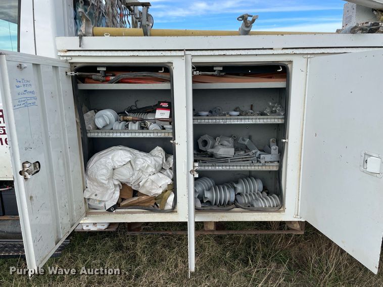 image for item LV9218 2006 International 4300 bucket truck