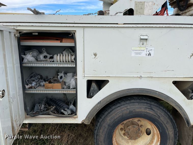 image for item LV9218 2006 International 4300 bucket truck