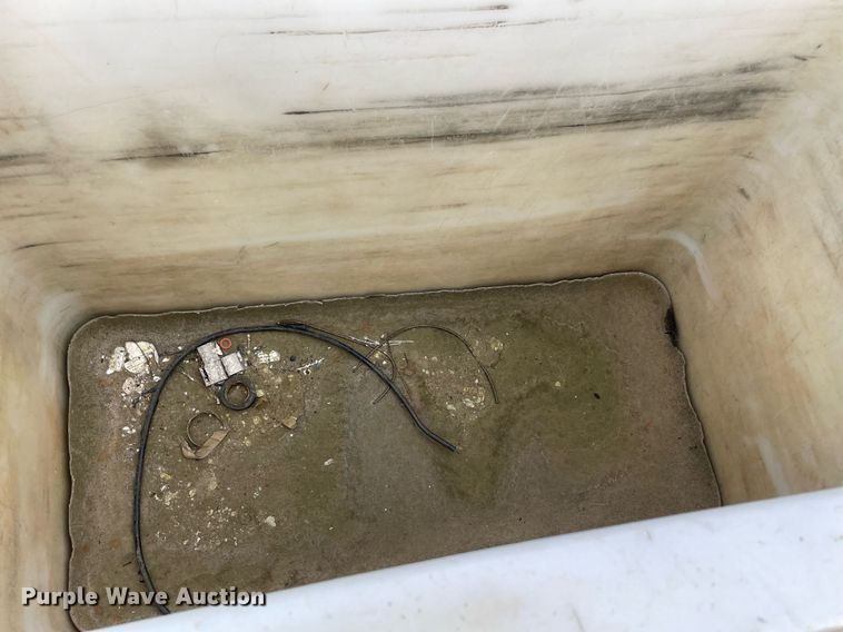 image for item LV9218 2006 International 4300 bucket truck