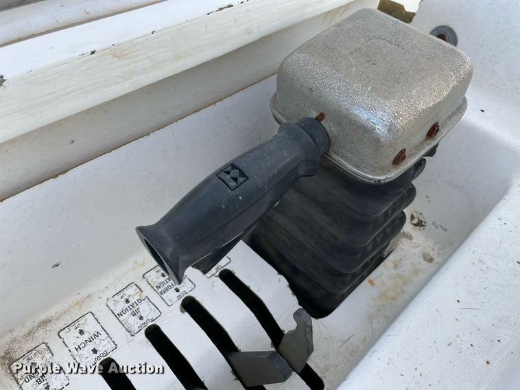 image for item LV9218 2006 International 4300 bucket truck