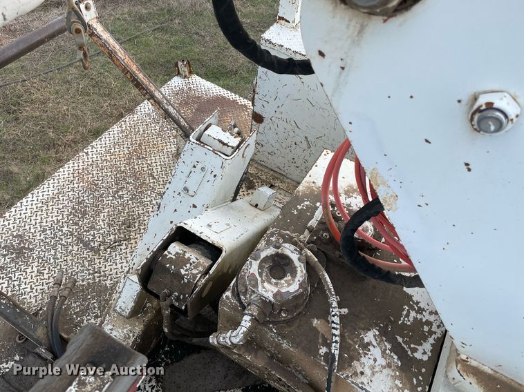image for item LV9218 2006 International 4300 bucket truck