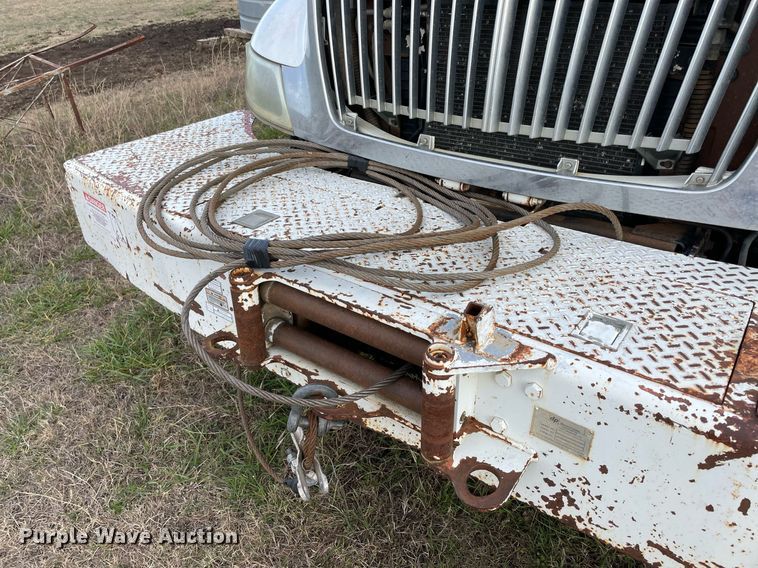 image for item LV9218 2006 International 4300 bucket truck