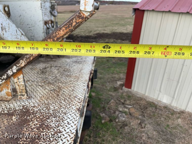 image for item LV9218 2006 International 4300 bucket truck