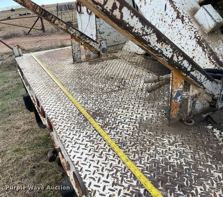 image for item LV9218 2006 International 4300 bucket truck