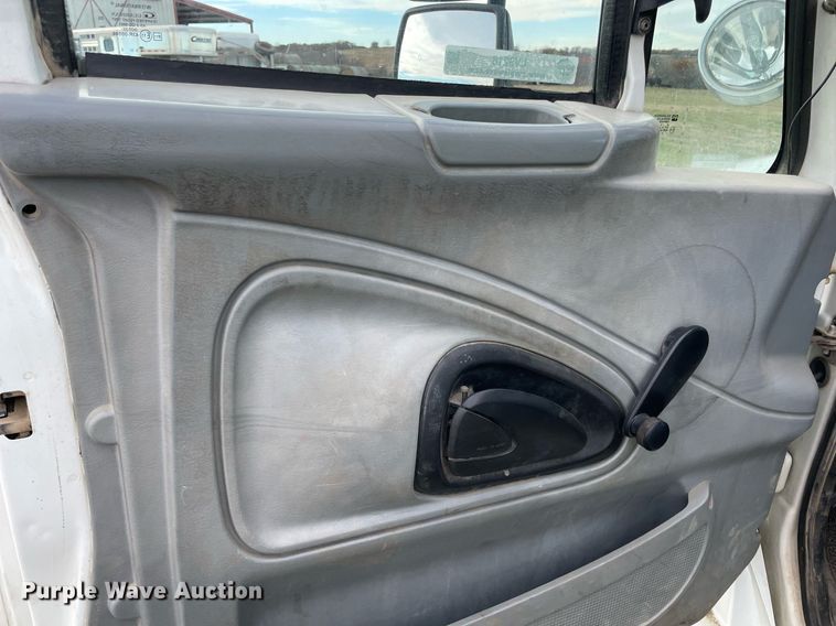 image for item LV9218 2006 International 4300 bucket truck