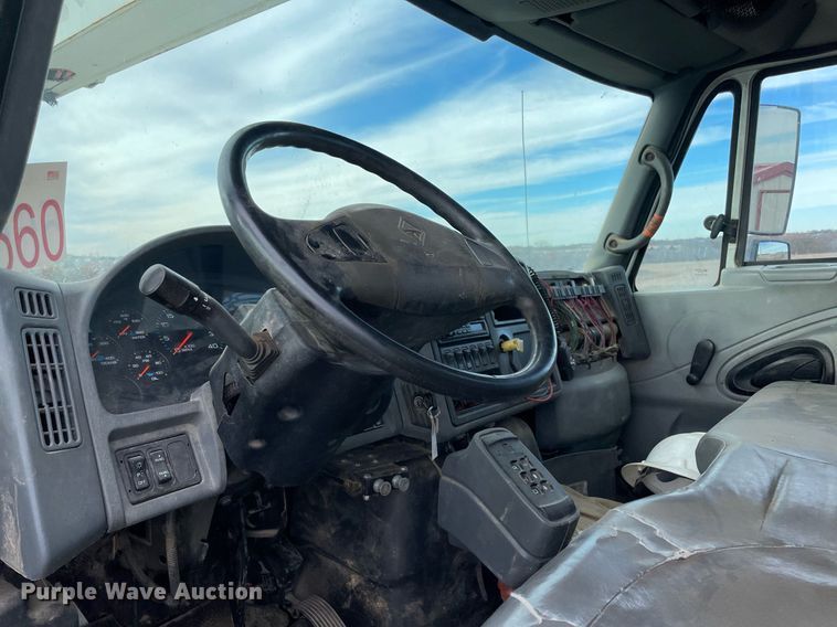 image for item LV9218 2006 International 4300 bucket truck