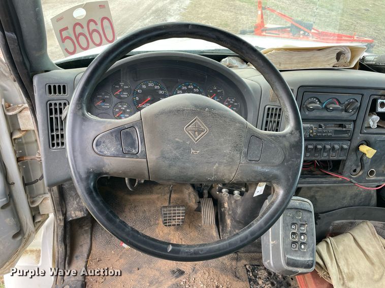 image for item LV9218 2006 International 4300 bucket truck